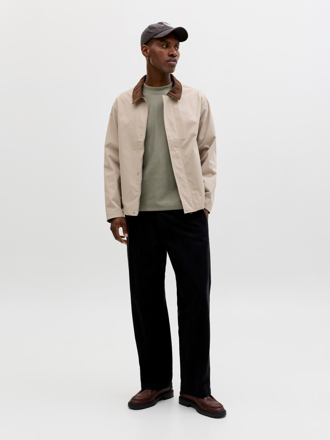 model_shot-front_full